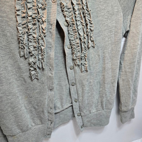 Juniors Rue21 Gray Ruffle Button-Front Cardigan M - Picture 3 of 6
